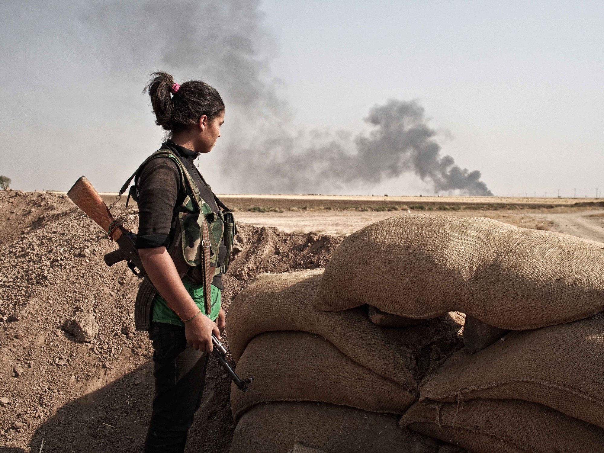 Kurd katonanő Szíriában 2013. augusztus 29-én.