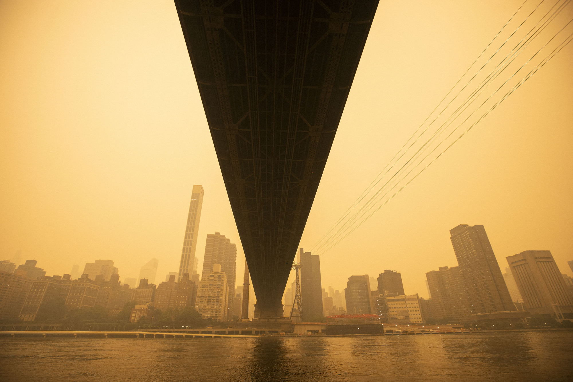 Manhattan a Queensboro Bridge túloldaláról fényképezve 2023. június 7-én.