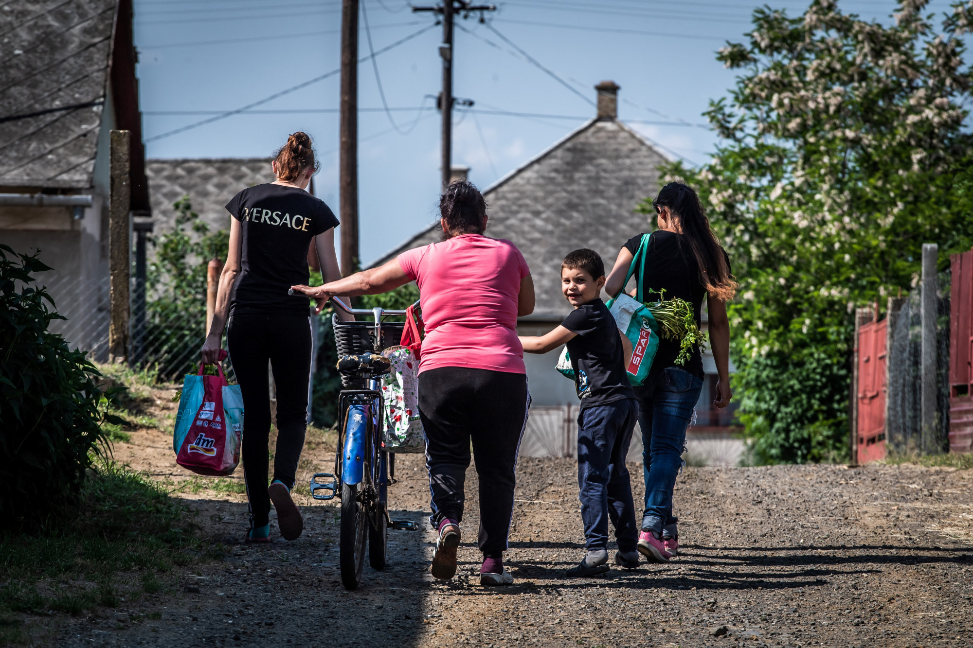 A szegénységi adatok árnyalják az idilli képet, amit Orbán a „polgárosodó” cigányságról festett