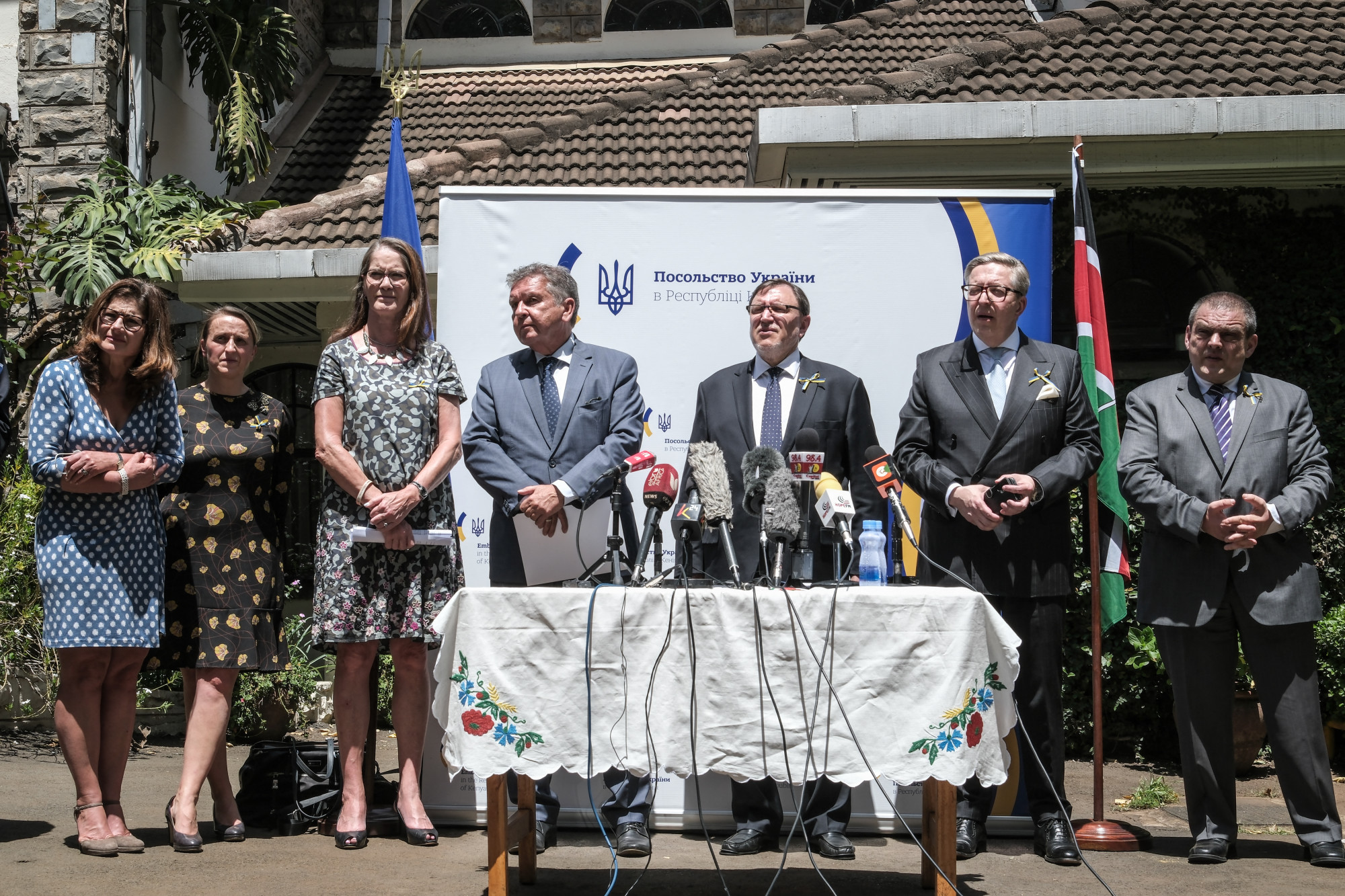 Kenyába akkreditált nagykövetek, jobb szélen a román kolléga
