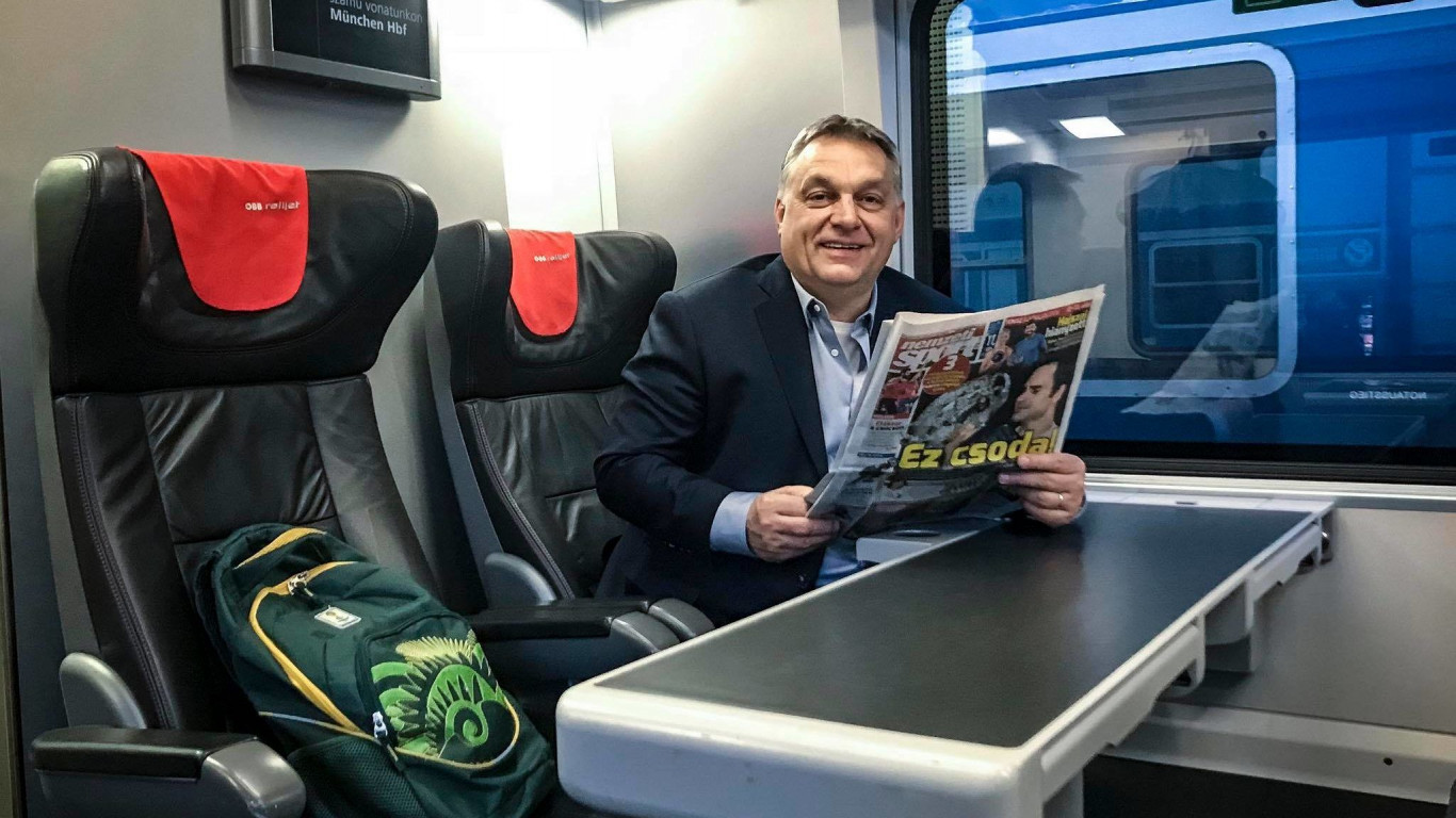 Orbán Kréta-üzenetben promózza a közlekedési tarifareformot
