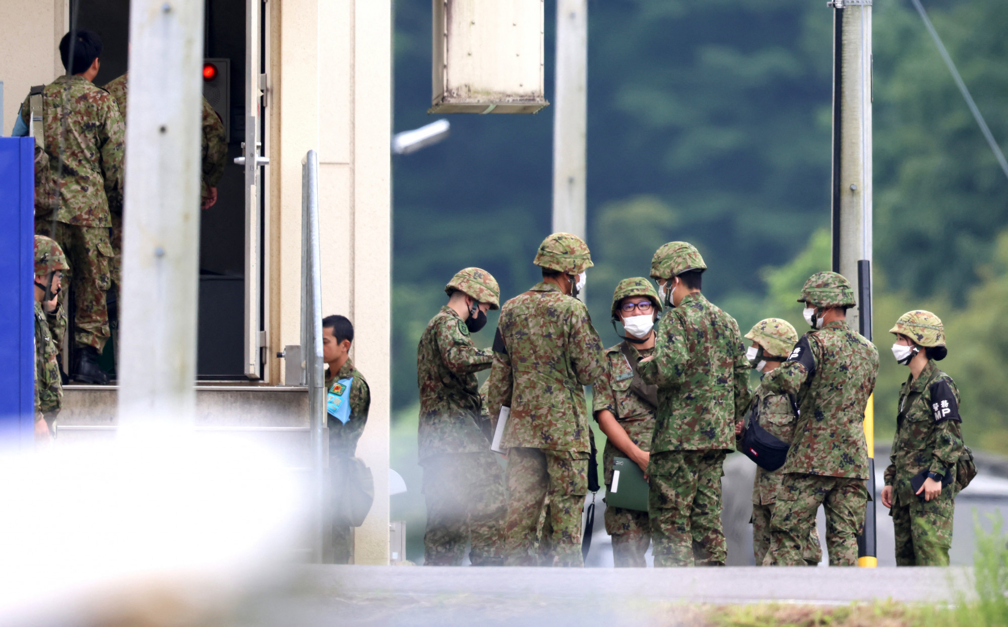 Tüzet nyitott társaira egy 18 éves katonatanonc Japánban, ketten meghaltak