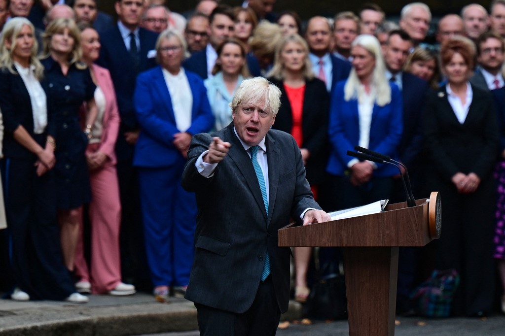 Boris Johnson szándékosan hazudott a parlamentnek, ilyesmin brit miniszterelnököt még soha nem kaptak rajta