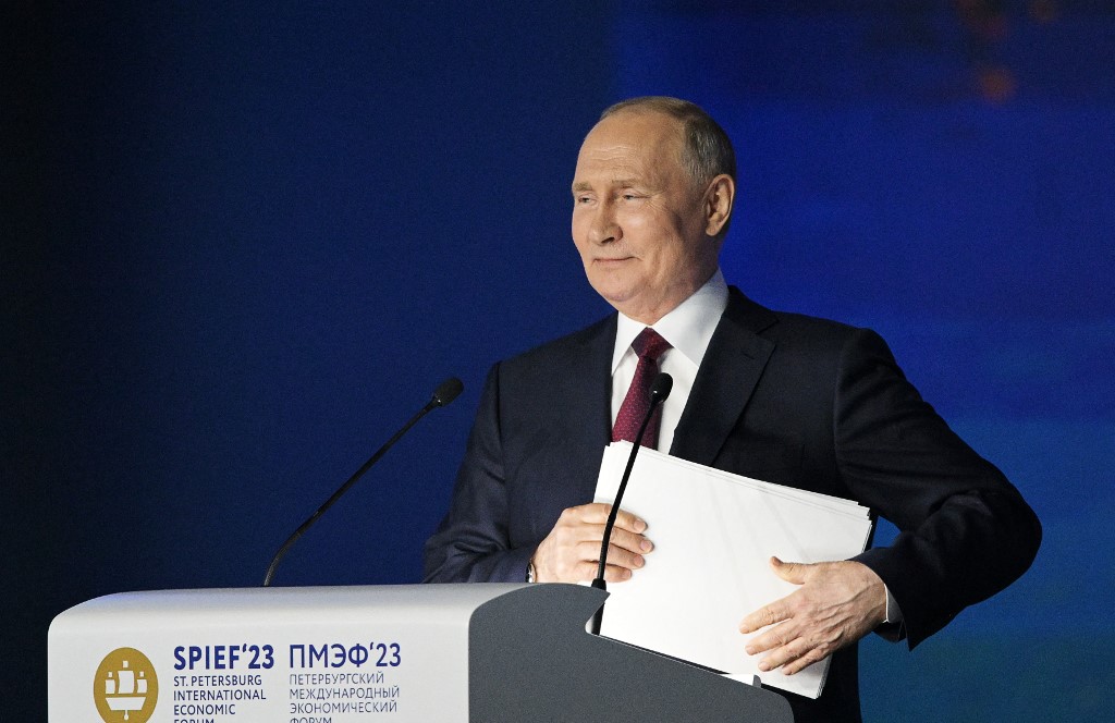 Putyin Szentpéterváron: Zelenszkij nem zsidó, hanem a zsidó nép szégyene