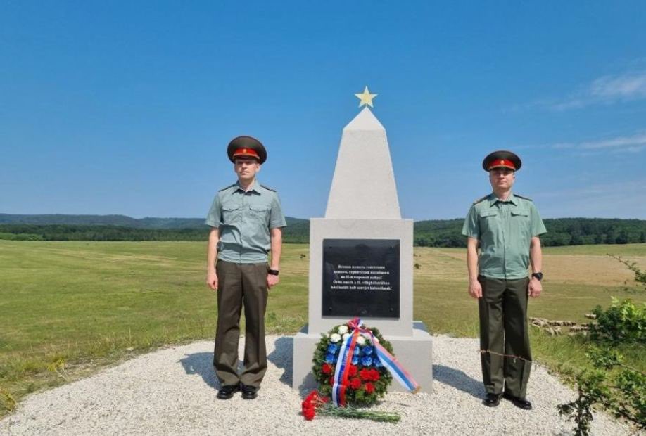 Az oroszok átadtak egy hősi katonai emlékművet Csákberényben