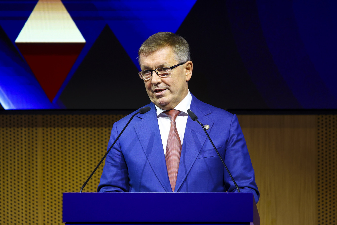 Nagyon kicsit csökkentett a kamaton a jegybank