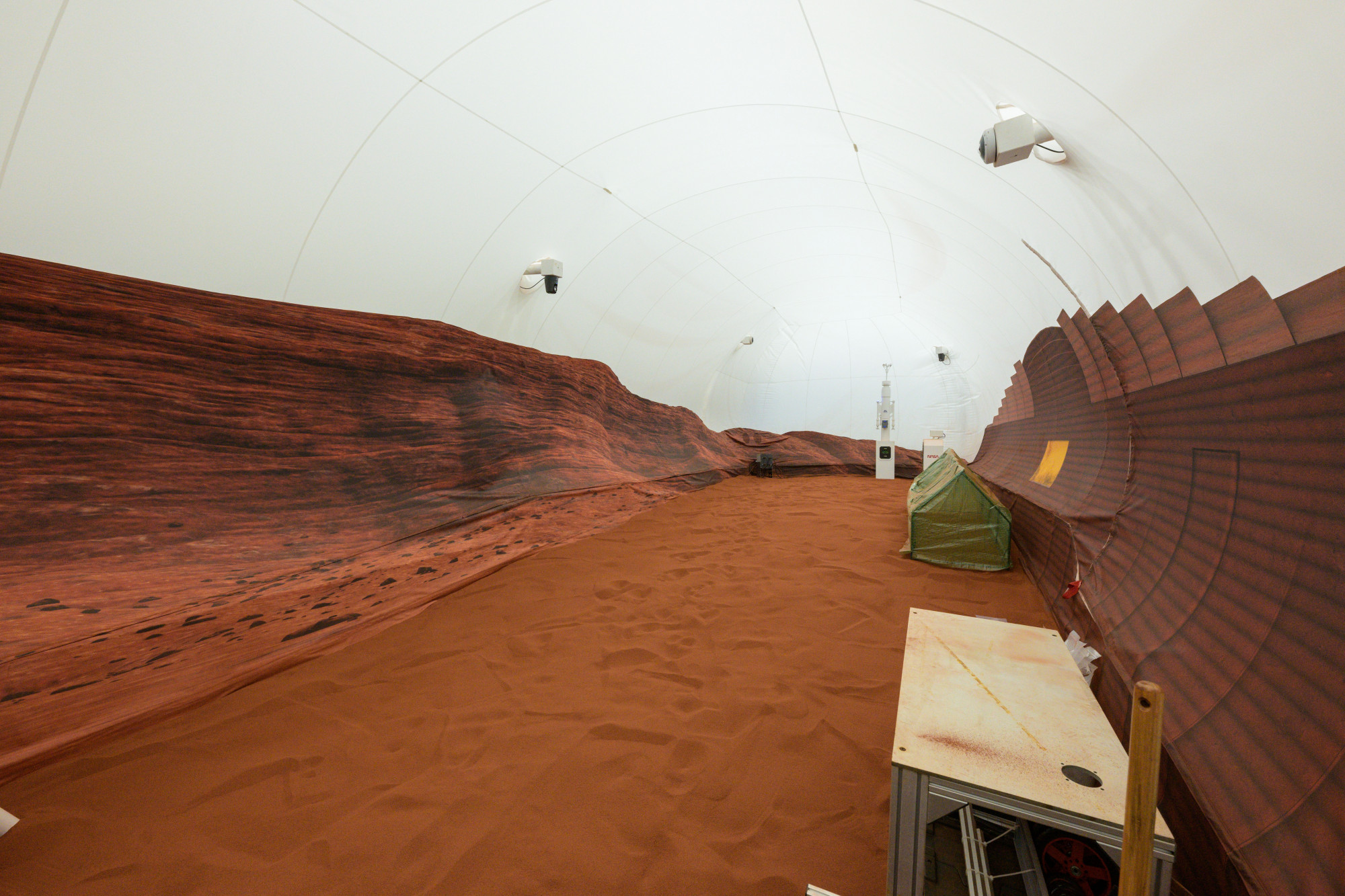 A VR-eszközökkel még valósághűbbé tehető Mars a NASA CHAPEA szimulációjában