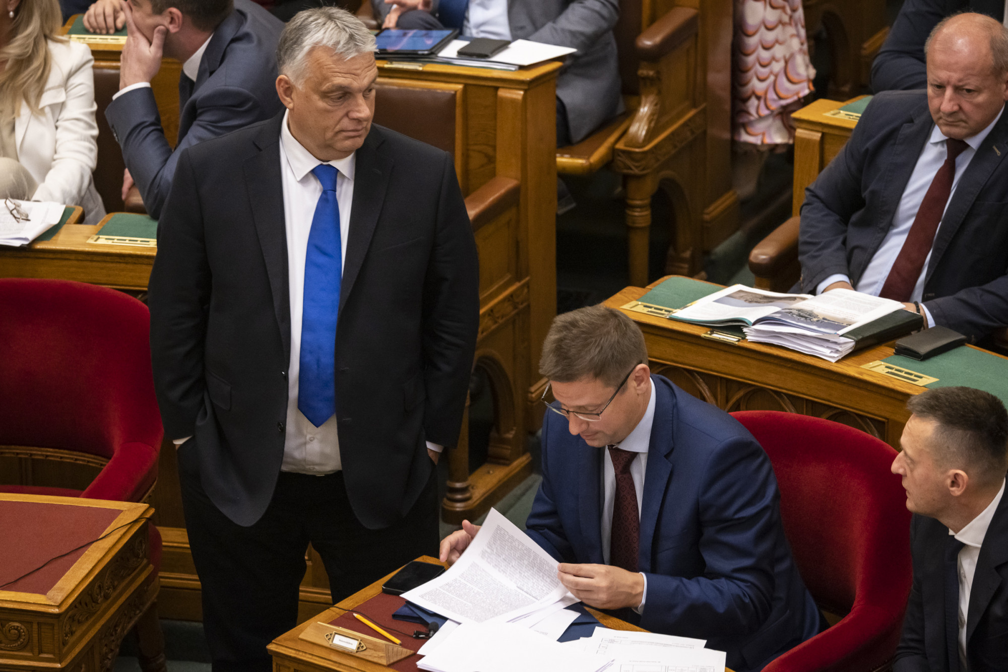 Uj Péter: Orbán-hatalom plusz akkugyártás egyenlő rezsicsökkentés mínusz pacalpörkölt