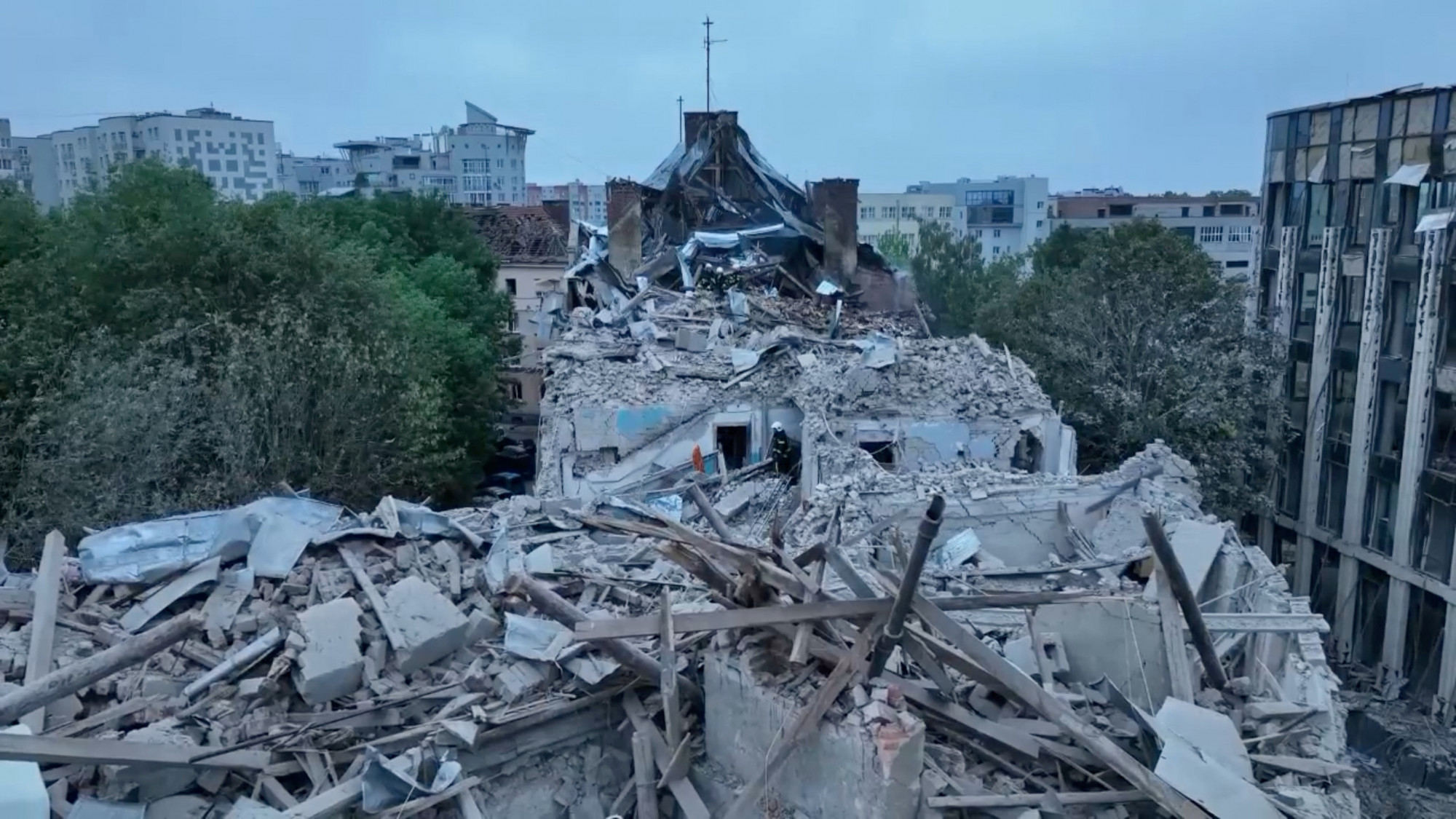 Ezúttal lvivi lakóházakat bombáztak az oroszok