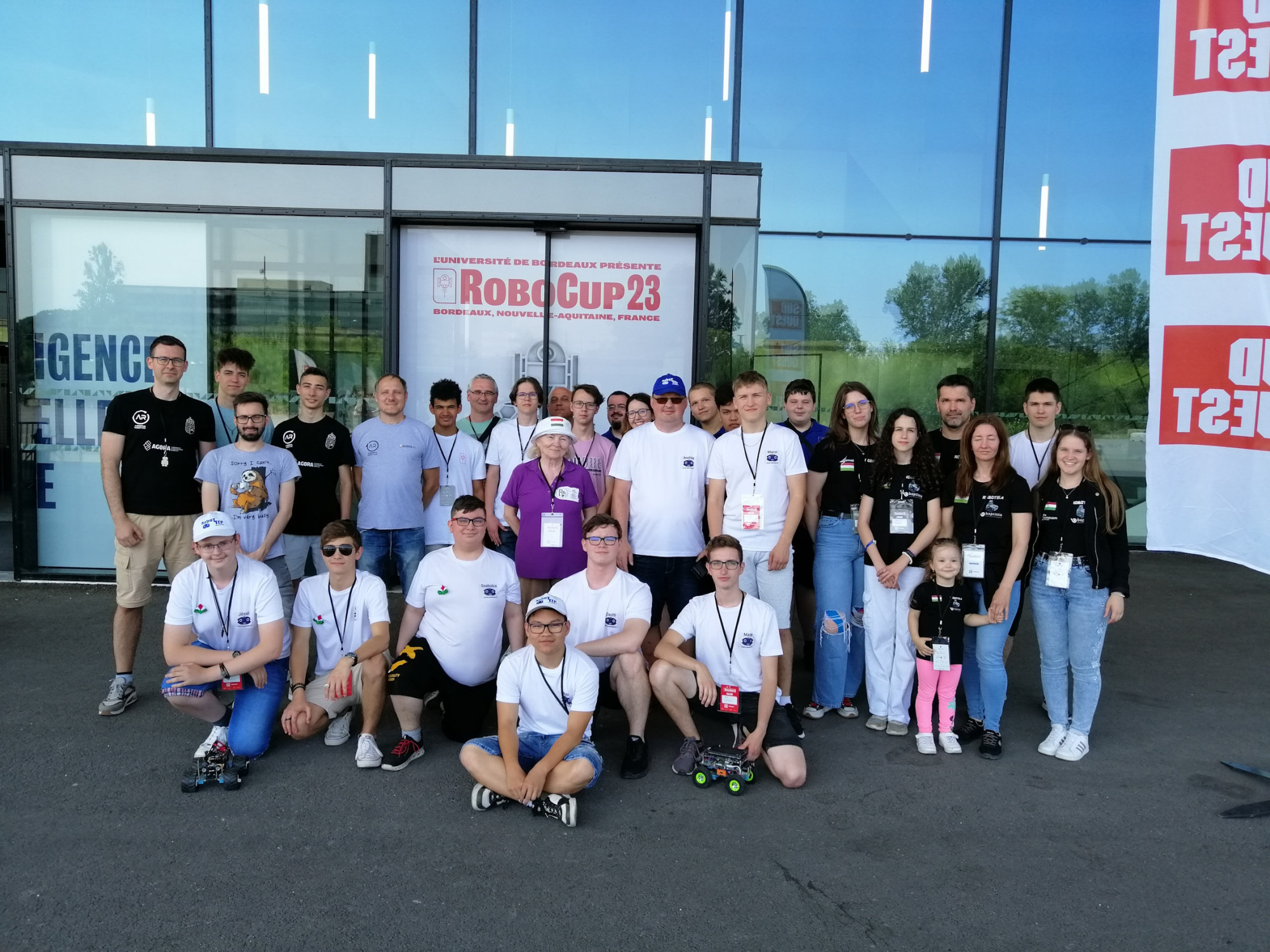 Az Európa-bajnokság után a bordeaux-i világversenyen is kiváló eredményeket értek el a fiatal magyar robotprogramozók