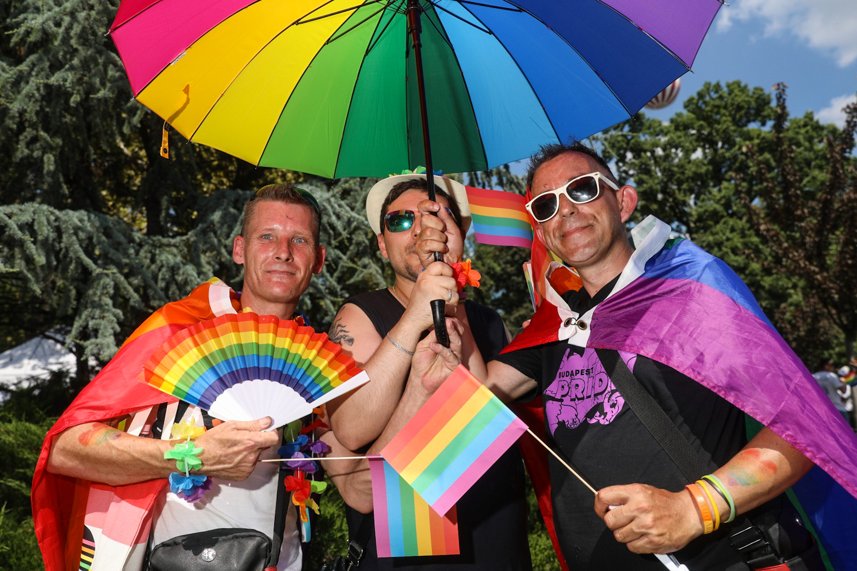 Hatalmas a tömeg a Városligetben, indul a Pride felvonulás