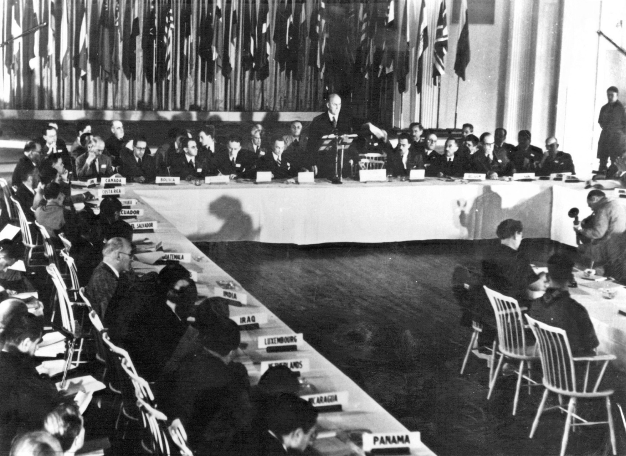 Henry Morgenthau amerikai pénzügyminiszter felszólalása a Bretton Woods-i konferencia nyitónapján (ezen az 1944-es egyeztetéssorozaton döntöttek például az IMF vagy a Nemzetközi Újjáépítési és Fejlesztési Bank létrehozásáról)