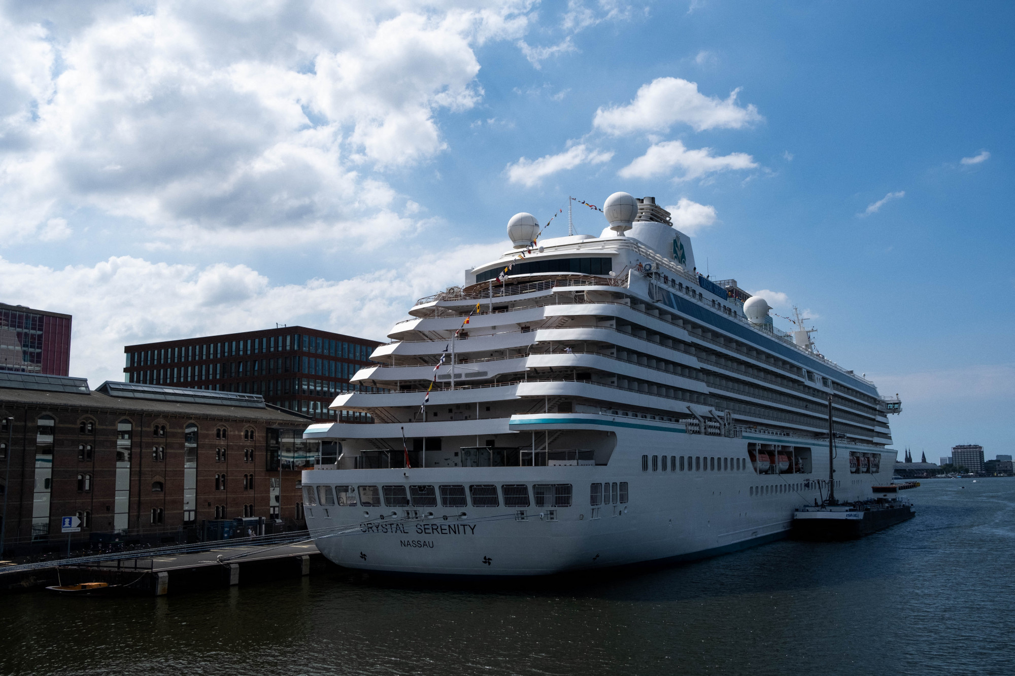 Amszterdam a turisták ellen: Az üdülőhajókat is kitiltják a városból