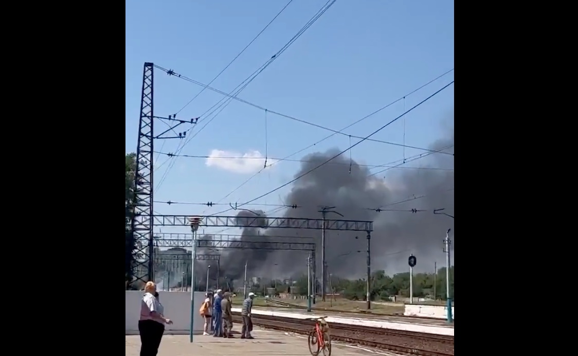 Orosz raktárakat támadtak drónokkal az ukránok a Krím-félszigeten, a vasúti közlekedést is le kellett állítani