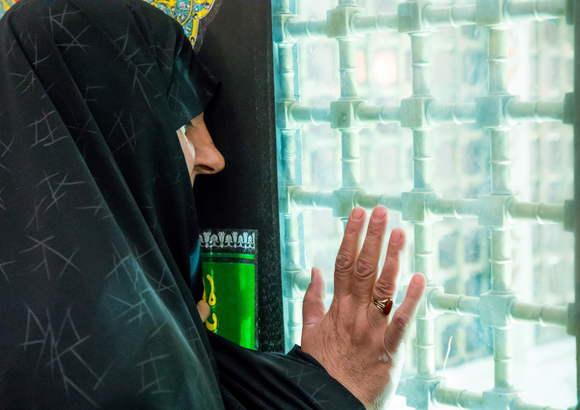 Betiltottak egy filmfesztivált Iránban, mert a plakátján egy hidzsábot nem viselő nő volt