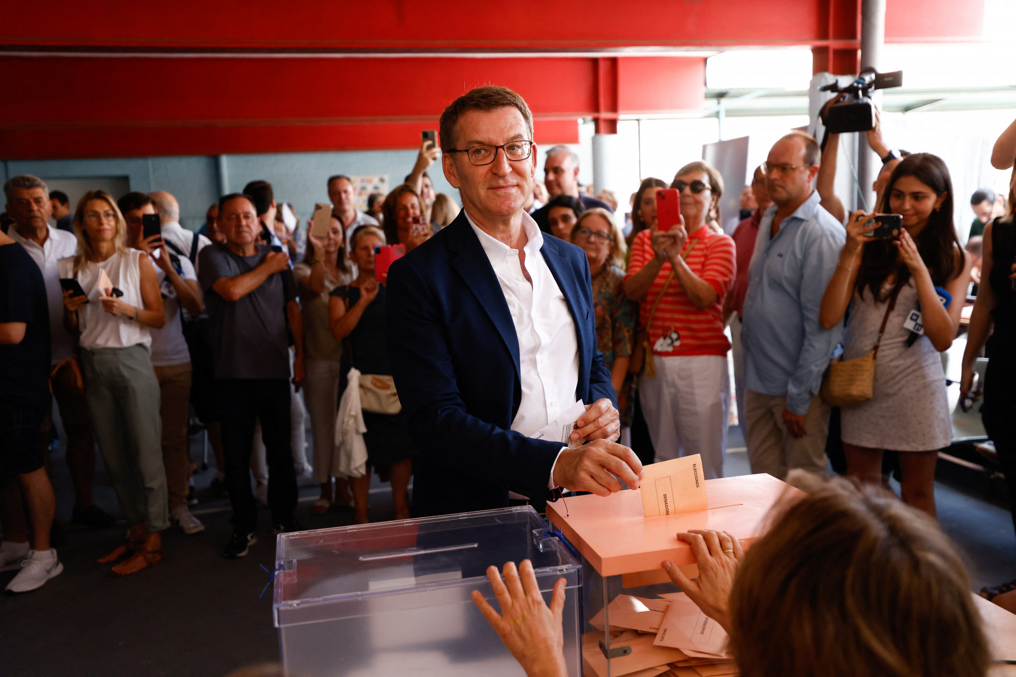 A konzervatívok nyerték a spanyol választást, de muszáj lesz koalíciót kötniük a szélsőjobboldallal