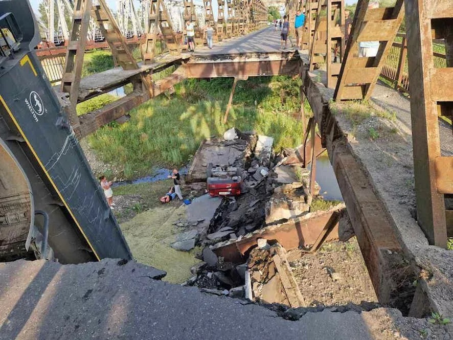 Leszakadt a Tarac folyó hídja Kárpátalján, két jármű is a mélybe zuhant