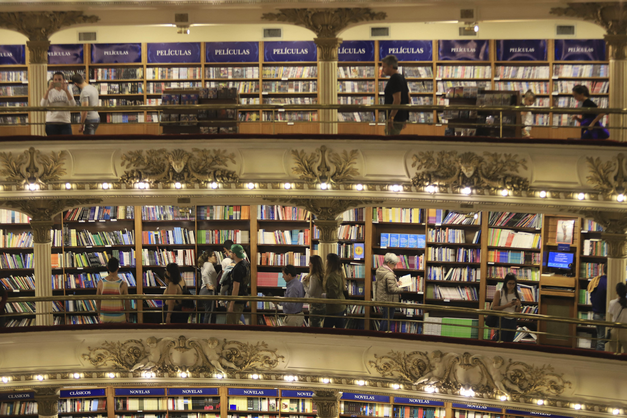 Buenos Aires híres könyvesboltjának emelete