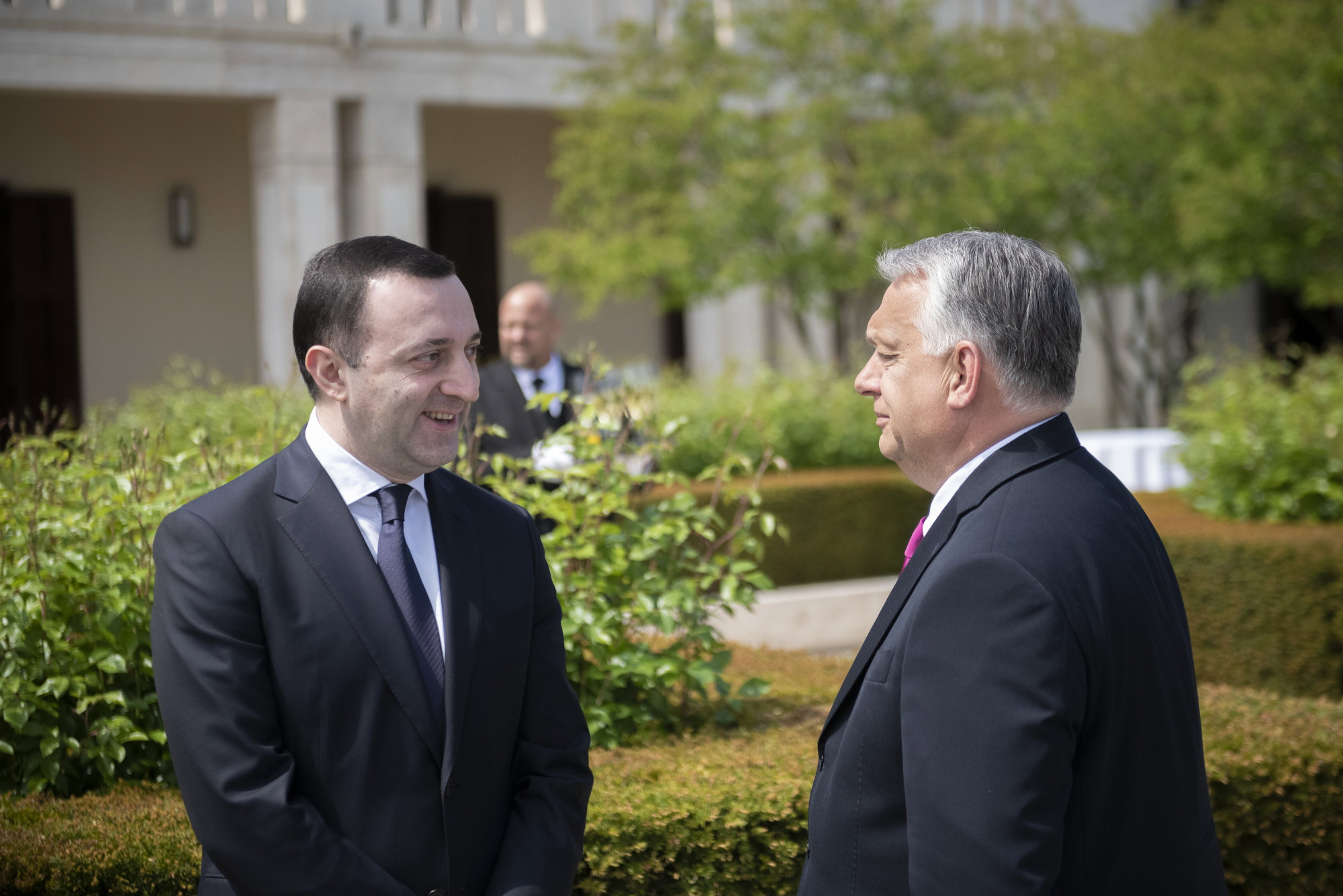 Akkorát barátkozunk a grúzokkal, hogy Orbán elviszi oda az összes miniszterét is