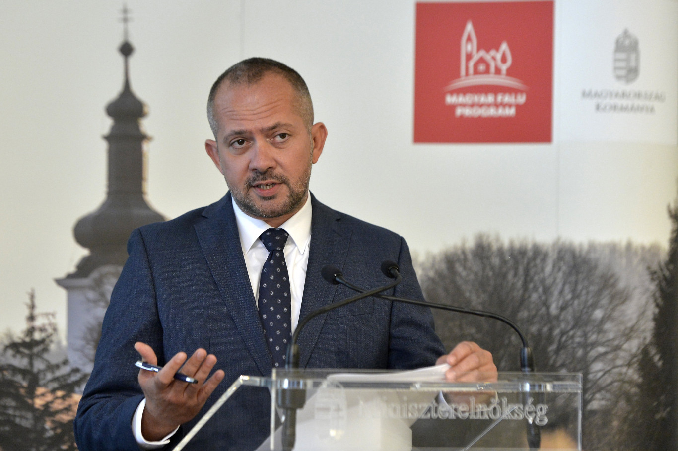 „Tud magyarul?” – kérdezett vissza Gyopáros Alpár, amikor a felesége telkén épülő házról kérdezte a Partizán