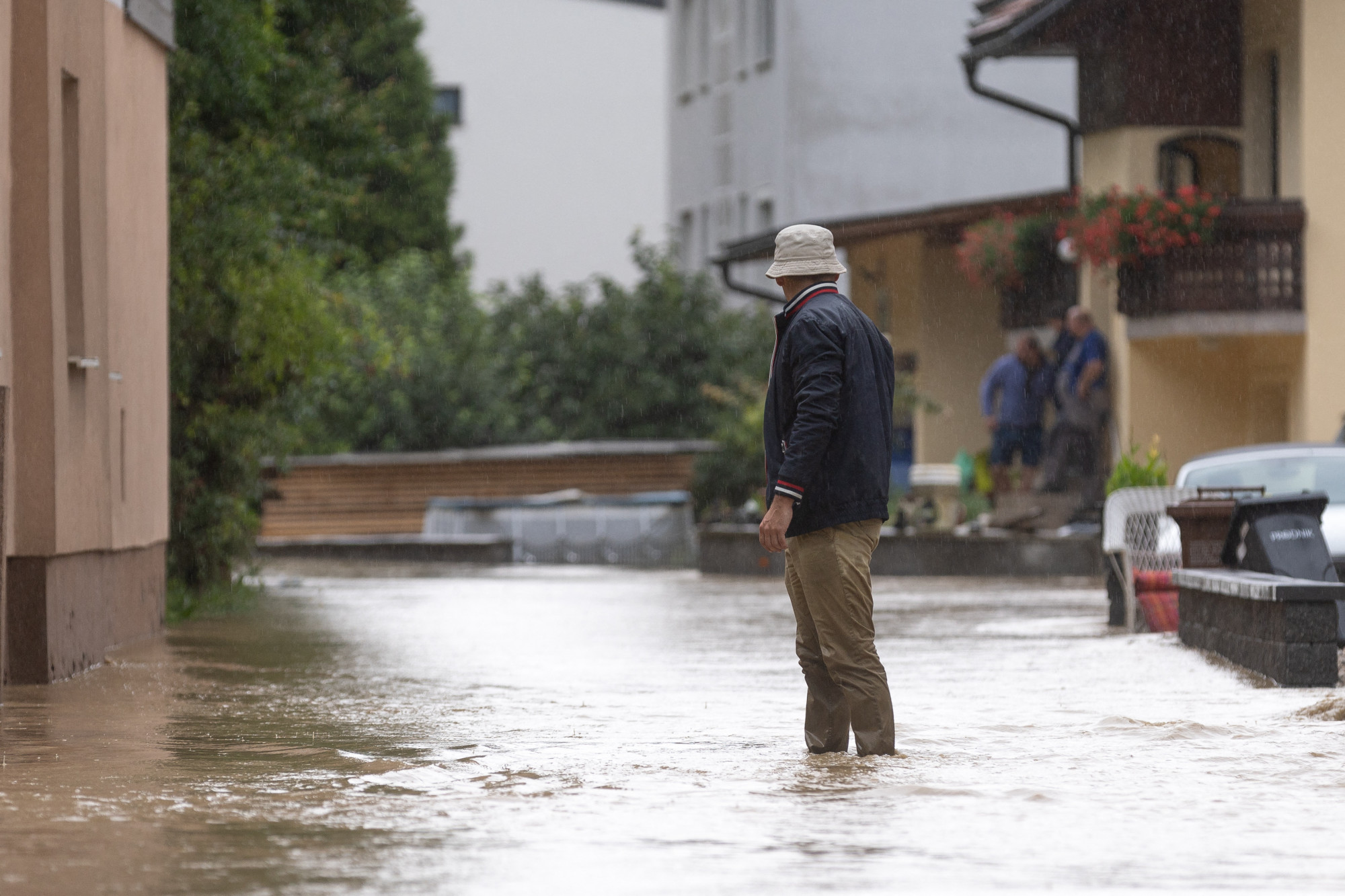 Villámárvízeket és földcsuszamlásokat okozott a sok eső Szlovéniában