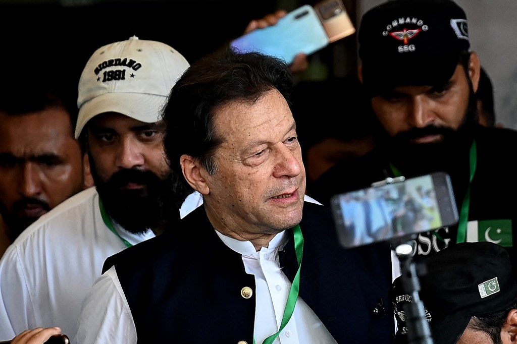 Három év börtönre ítélték Pakisztán volt miniszterelnökét, Imran Khant