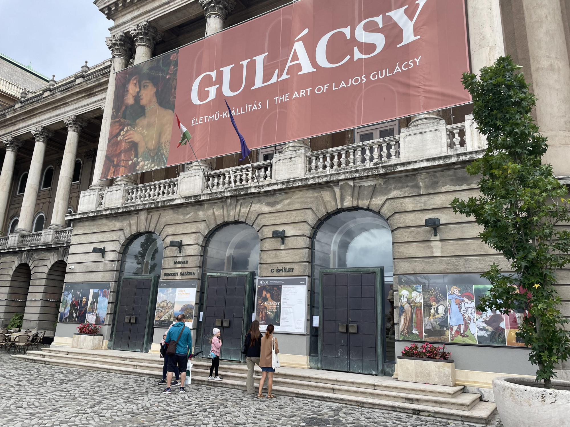 Beázott a Magyar Nemzeti Galéria, Gulácsy-festményeket kellett leszedni