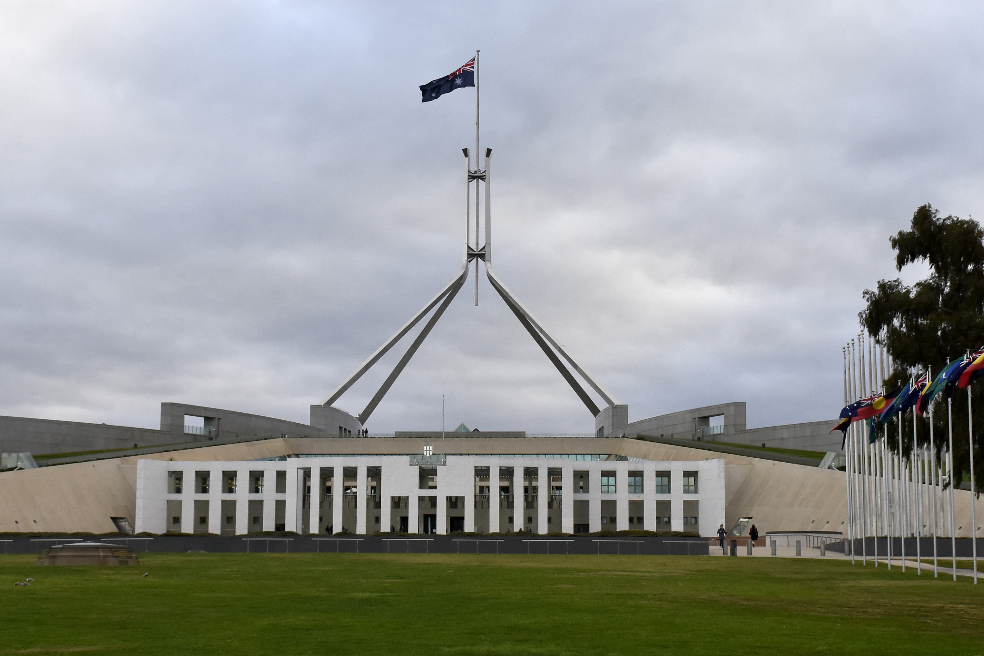 Egy jelentés szerint kötelességszegést követett el az ausztrál ügyész, aki a parlamenti szexuális botrány ügyében járt el