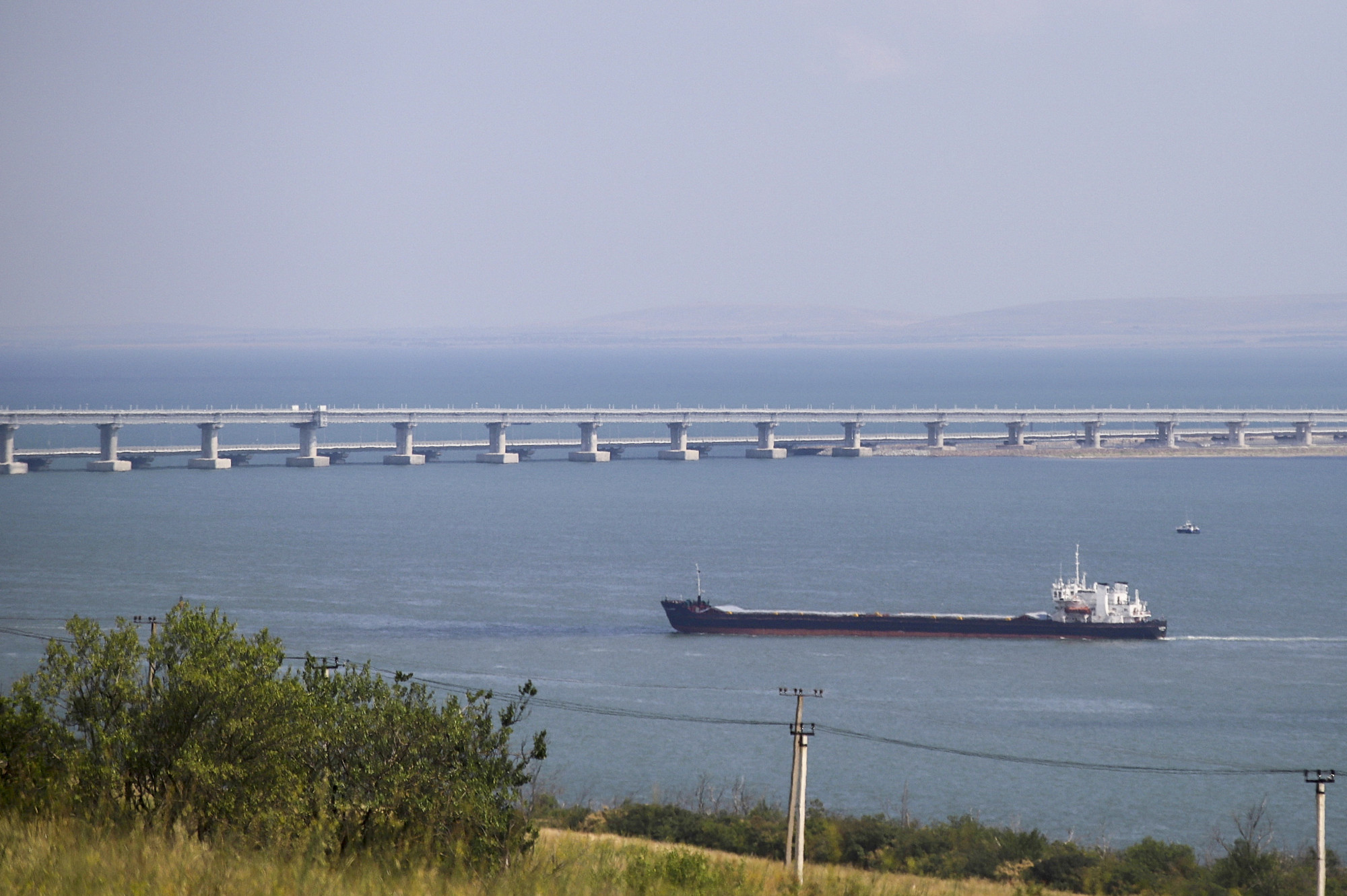 Figyelmeztető lövéseket adott le az orosz hadsereg egy teherhajóra a Fekete-tengeren