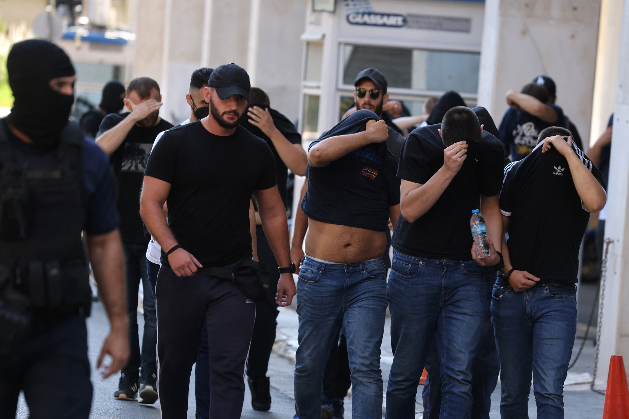 Újabb negyven ember ellen emeltek vádat az AEK Athén-Dinamo Zágráb előtti halálos késelés ügyében