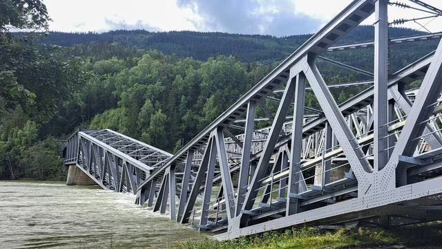 Összeomlott egy vasúti híd Norvégiában
