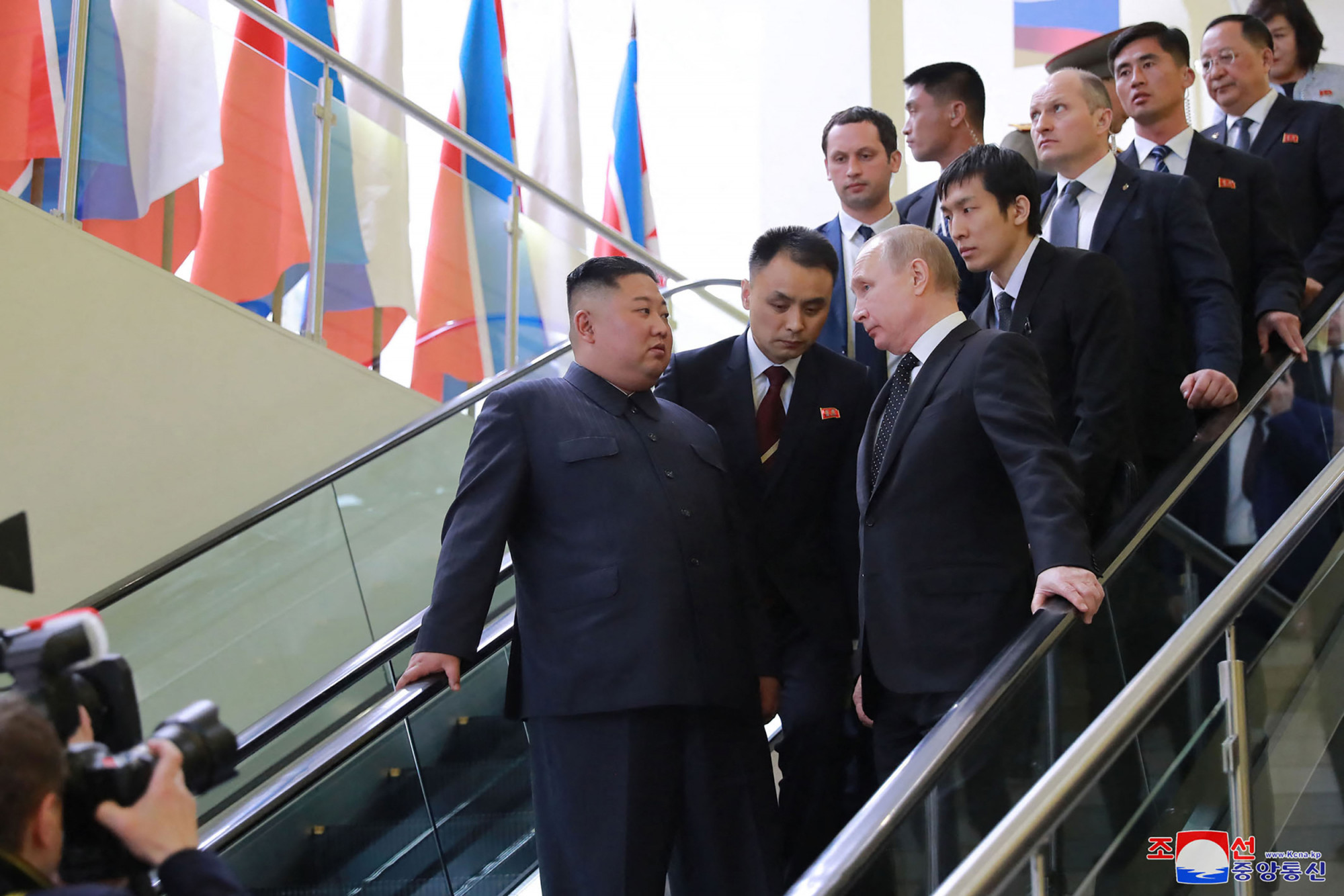 Legyőzhetetlenség, erő és jólét: szerelmeslevél-váltás Putyin és Kim Dzsongun között