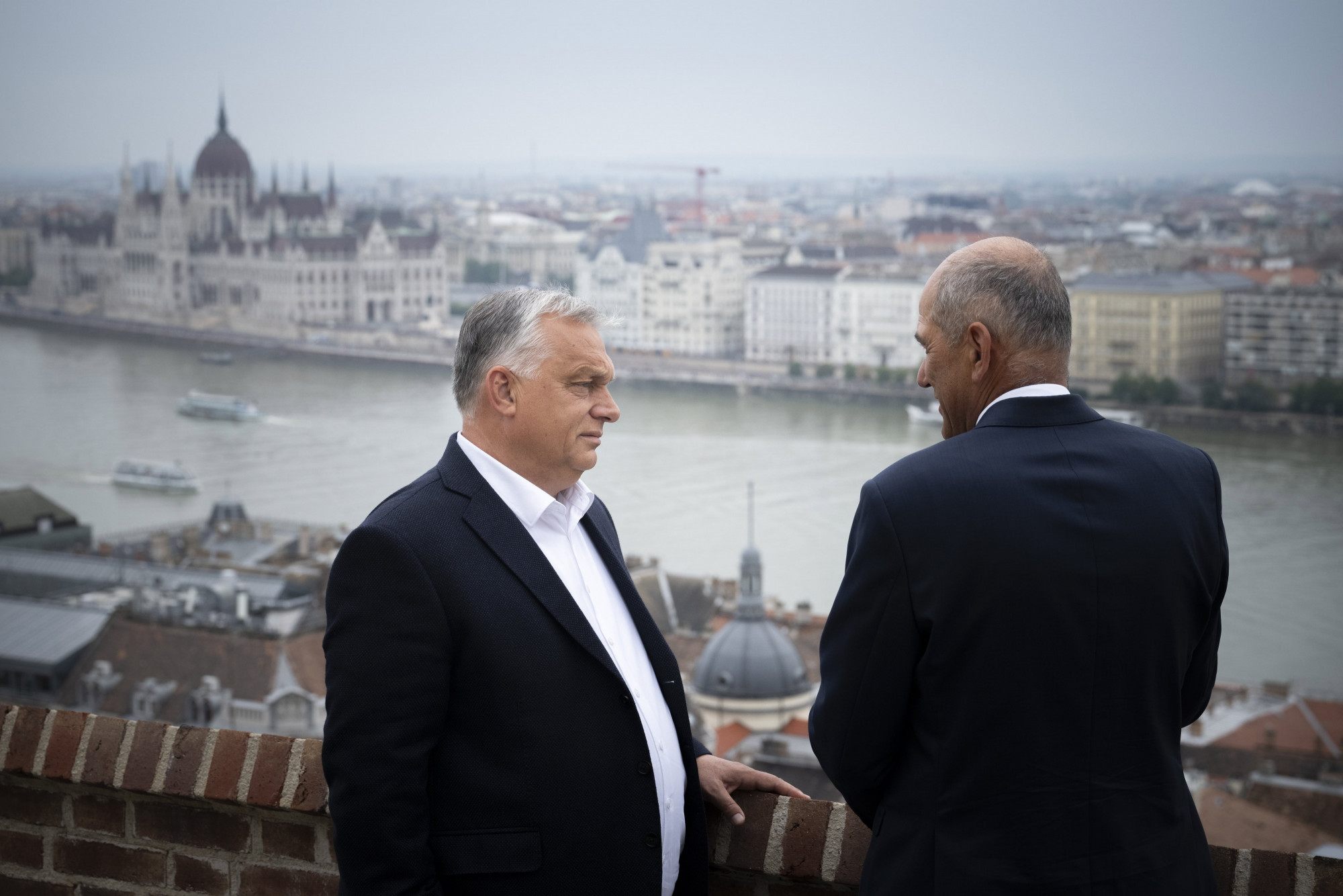 Diplomáciai nagyüzem: a bukott szlovén miniszterelnököt fogadta Orbán