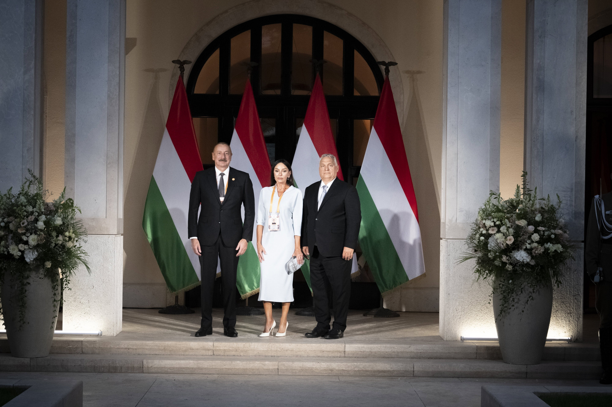 Meghívta Orbán Viktor a barátait tűzijátékot nézni a Karmelitába