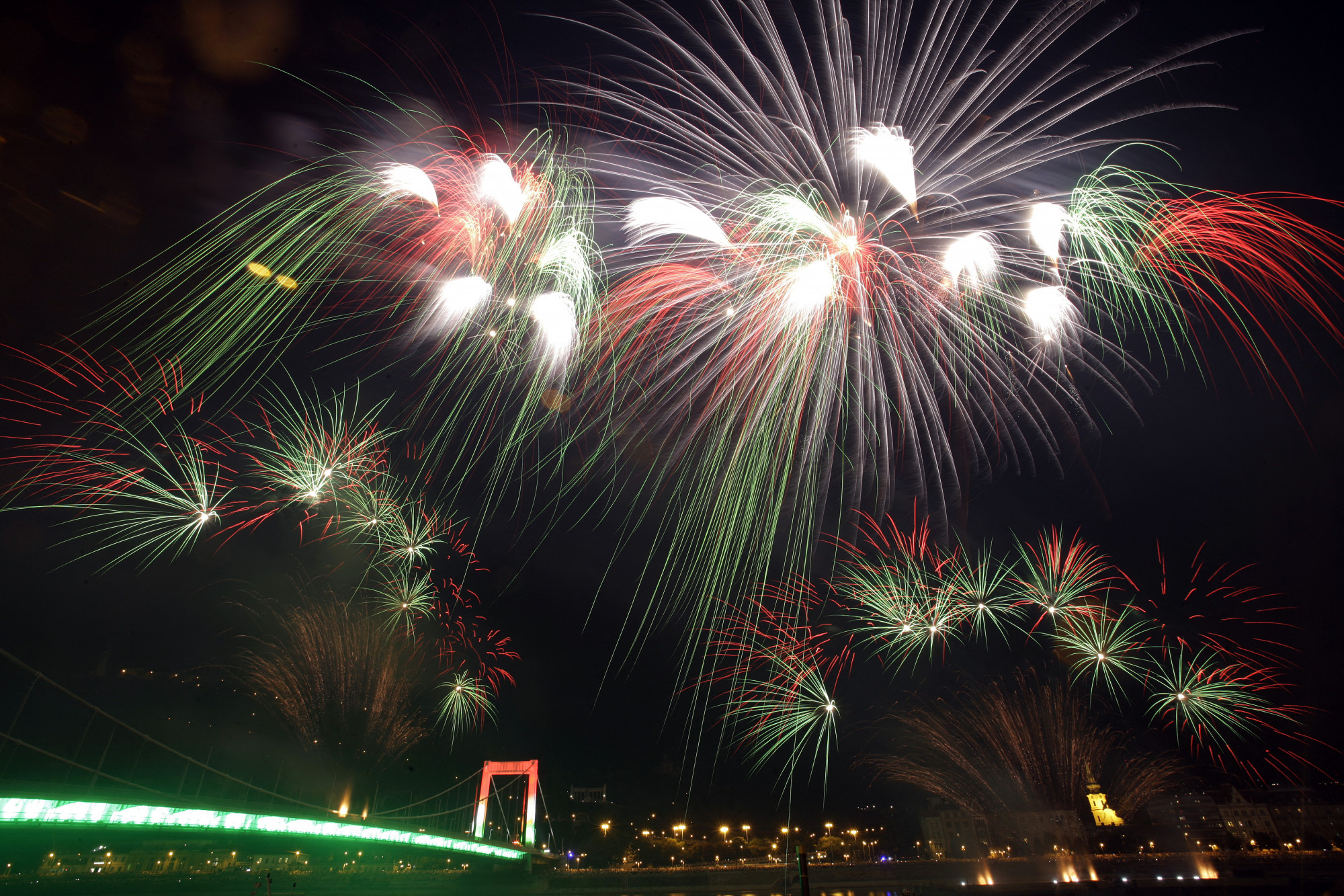 Kétmilliárdból rendezhetik meg az augusztus 20-ai tűzijátékot Balásy Gyula cégei