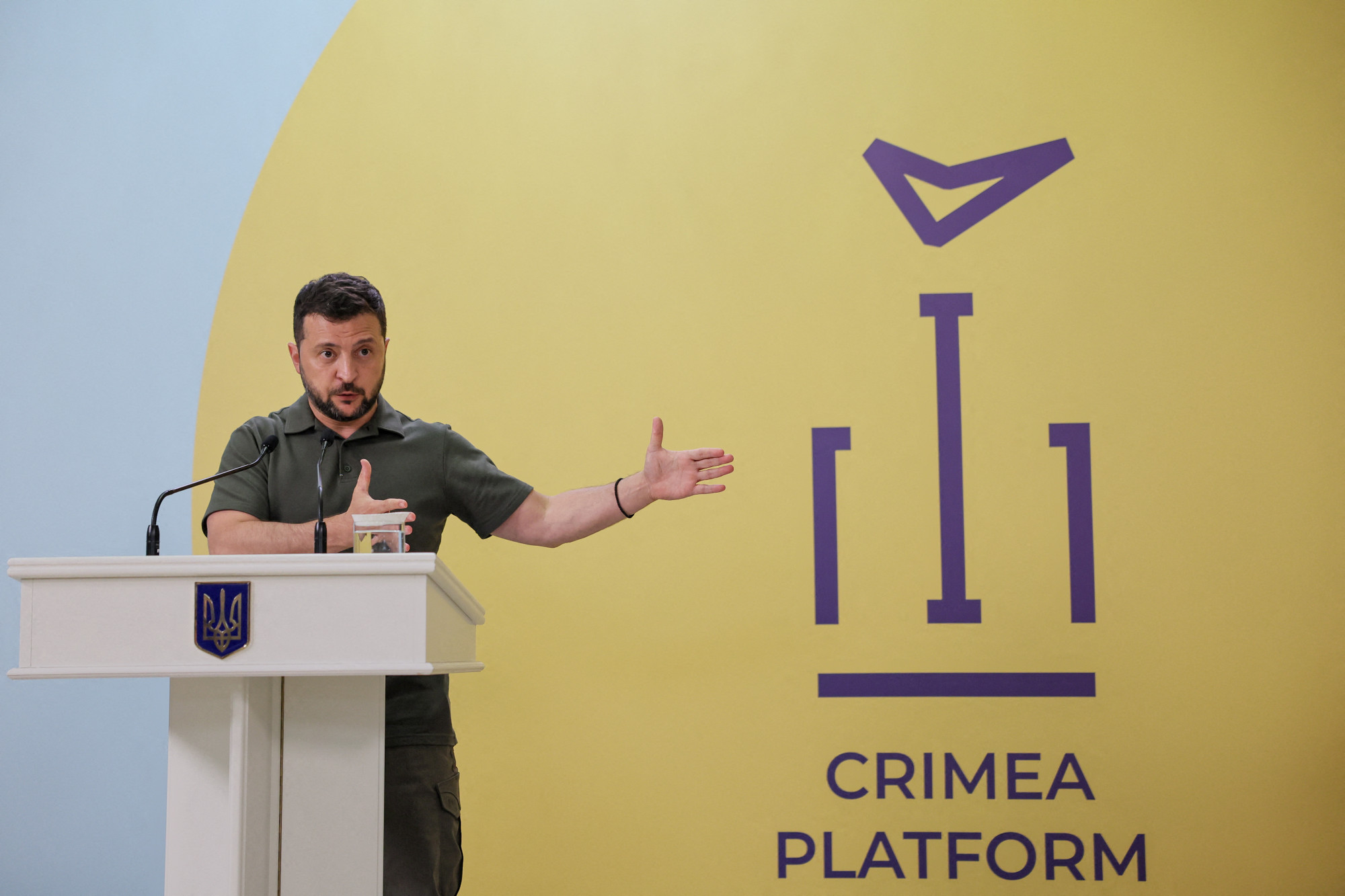 Volodimir Zelenszkij ukrán elnök Kijevben a krími platform nemzetközi csúcstalálkozón 2023. augusztus 23-án.
