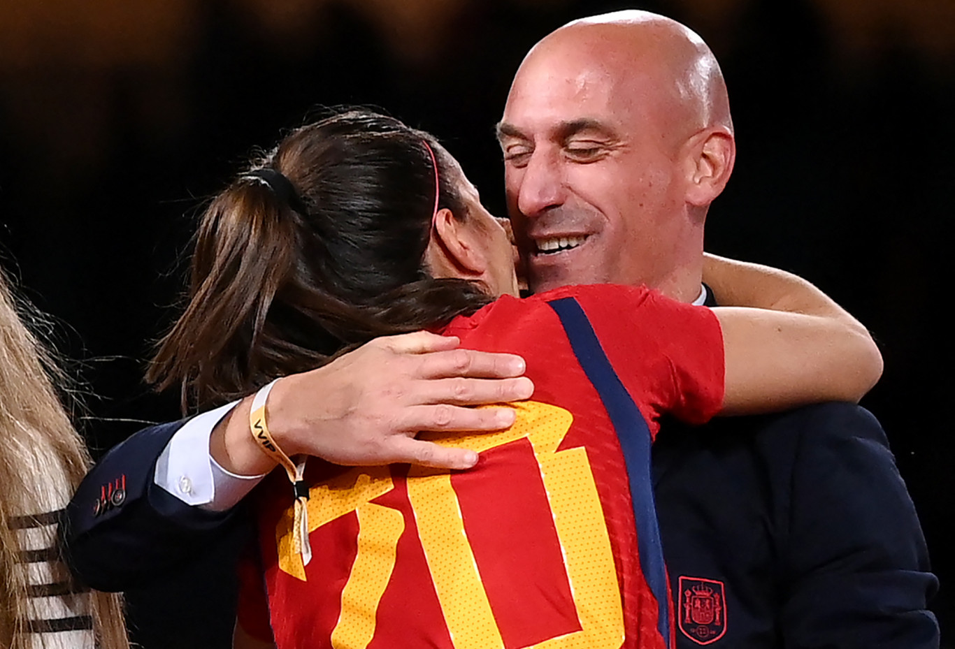 Elfogatóparancsot adtak ki Luis Rubiales ellen, rendőrök szállták meg a spanyol fociszövetség székházát