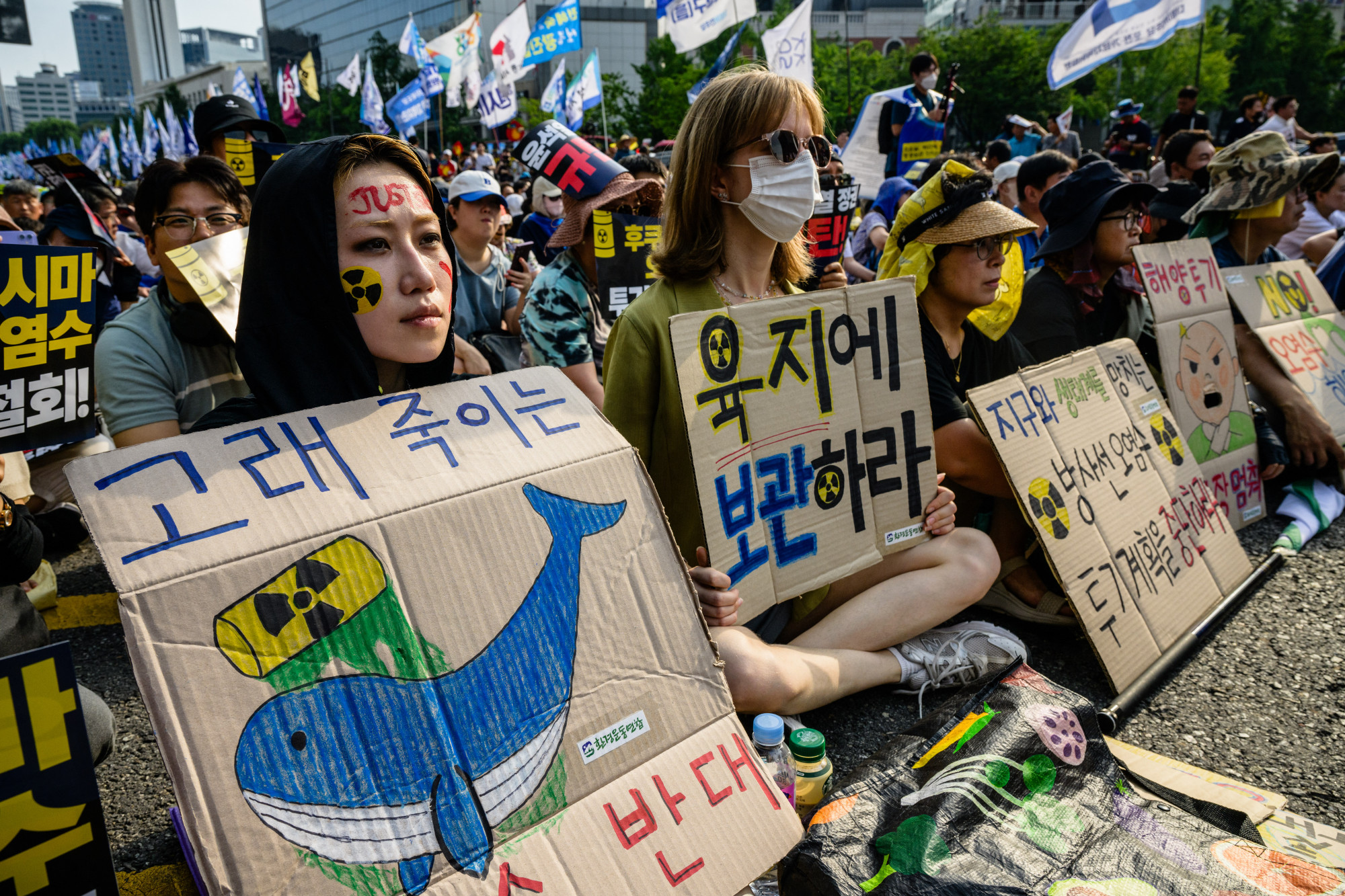 Ötvenezren tüntettek Dél-Koreában a fukusimai erőmű radioaktív vízének leengedése ellen