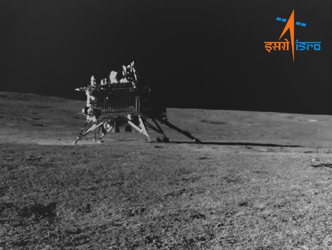 Kén jelenlétét mutatta ki a Hold déli pólusánál az indiai rover, és már fotókat is küldött
