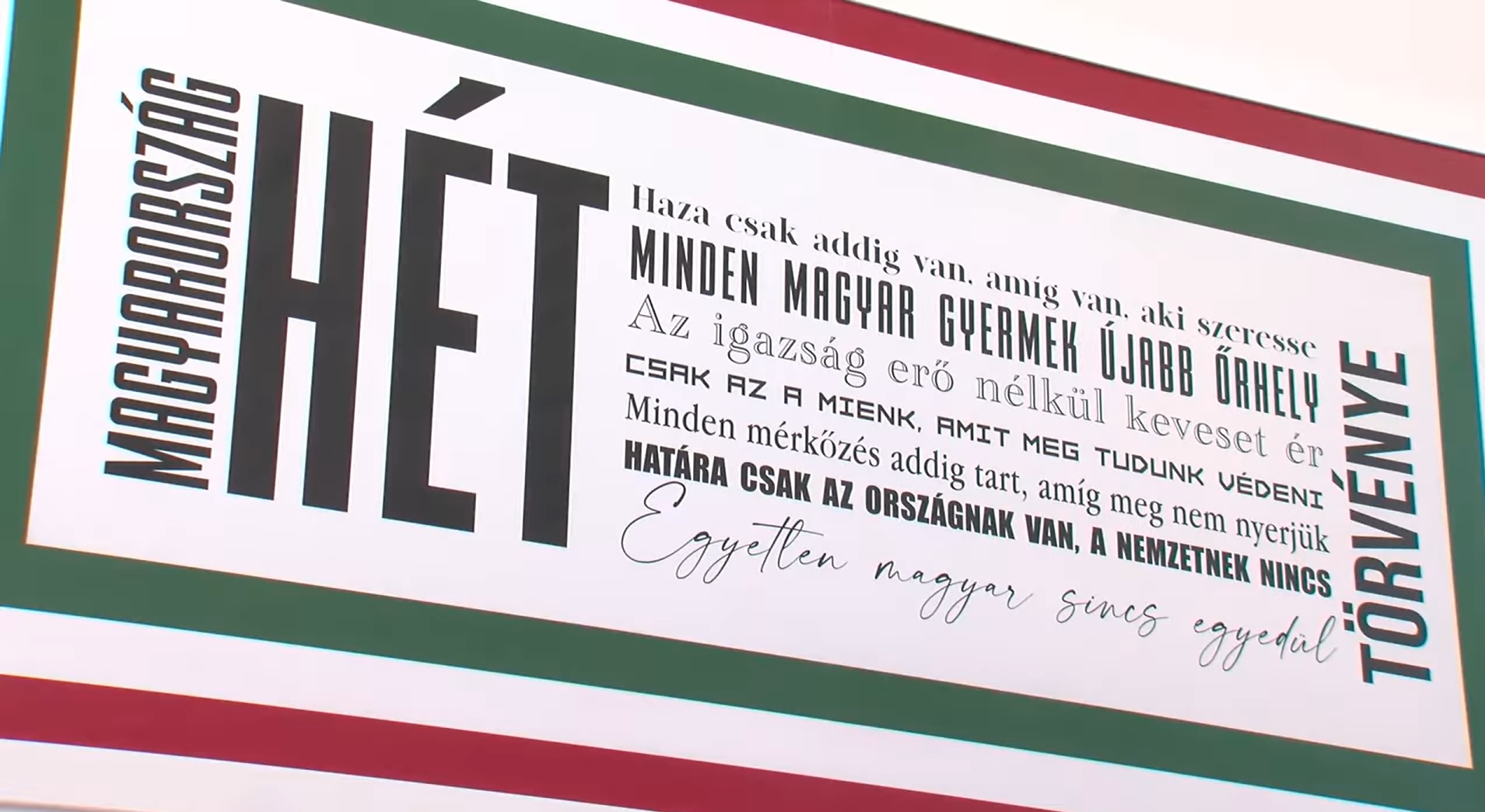 A csepeli gimnázium igazgatója sem tudja, hogyan kerültek az Orbán-idézetek a falra
