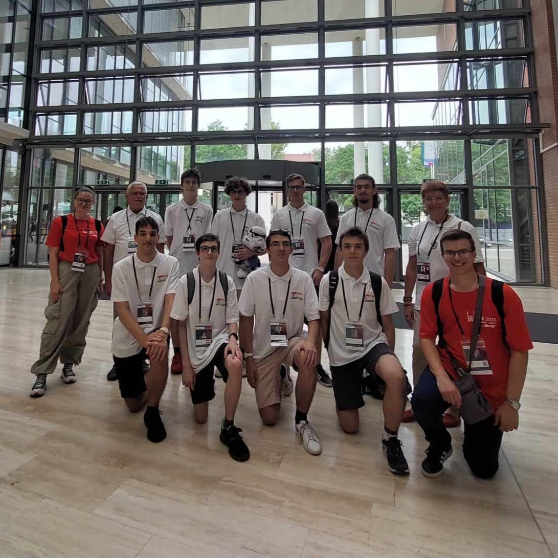 A 35. Nemzetközi Informatikai Diákolimpia magyar csapata