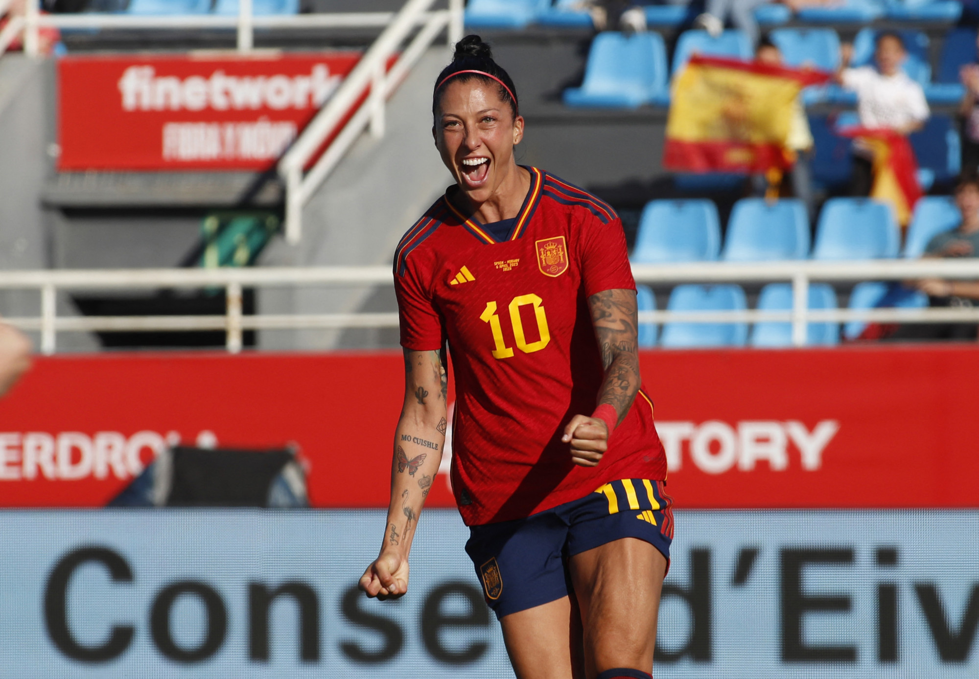 Jenni Hermoso, a spanyol női labdarúgó-válogatott középpályása 2023 április 6-án Ibizán