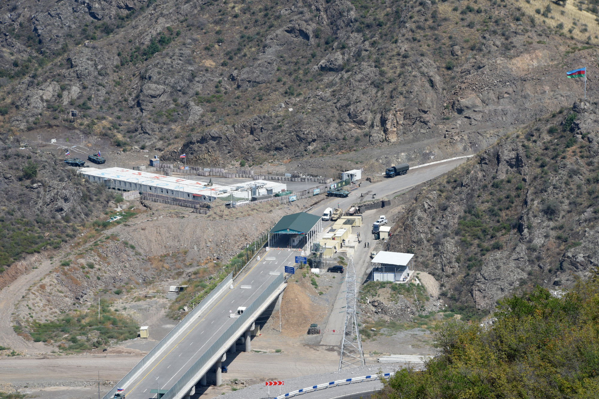 Az azerbajdzsáni határállomás a Laçıni-folyosón