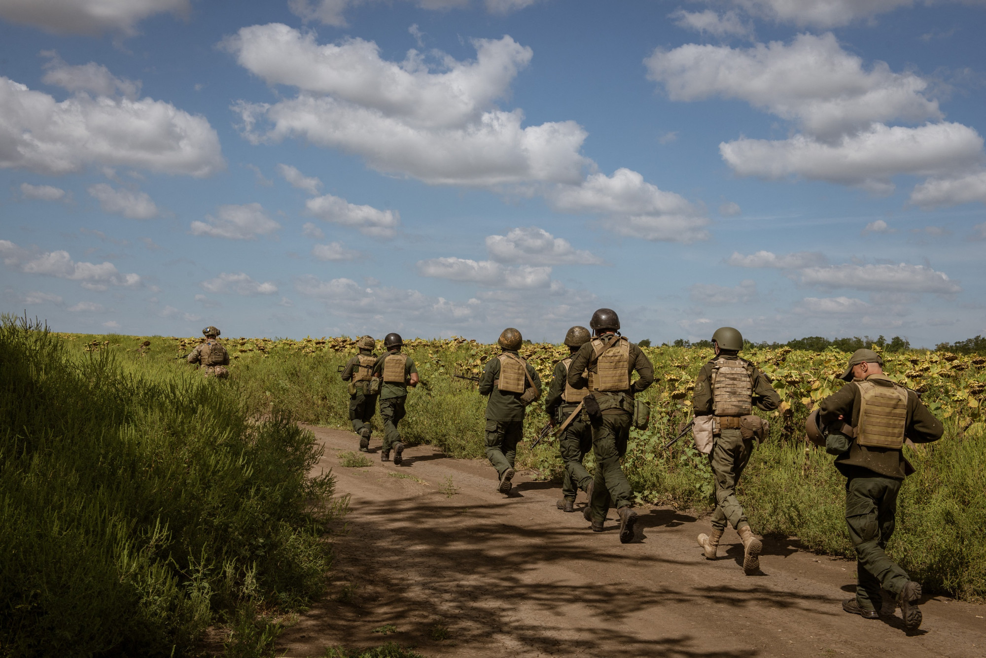 Az ukrán hadsereg szerint napi 50-200 métert haladnak előre délen