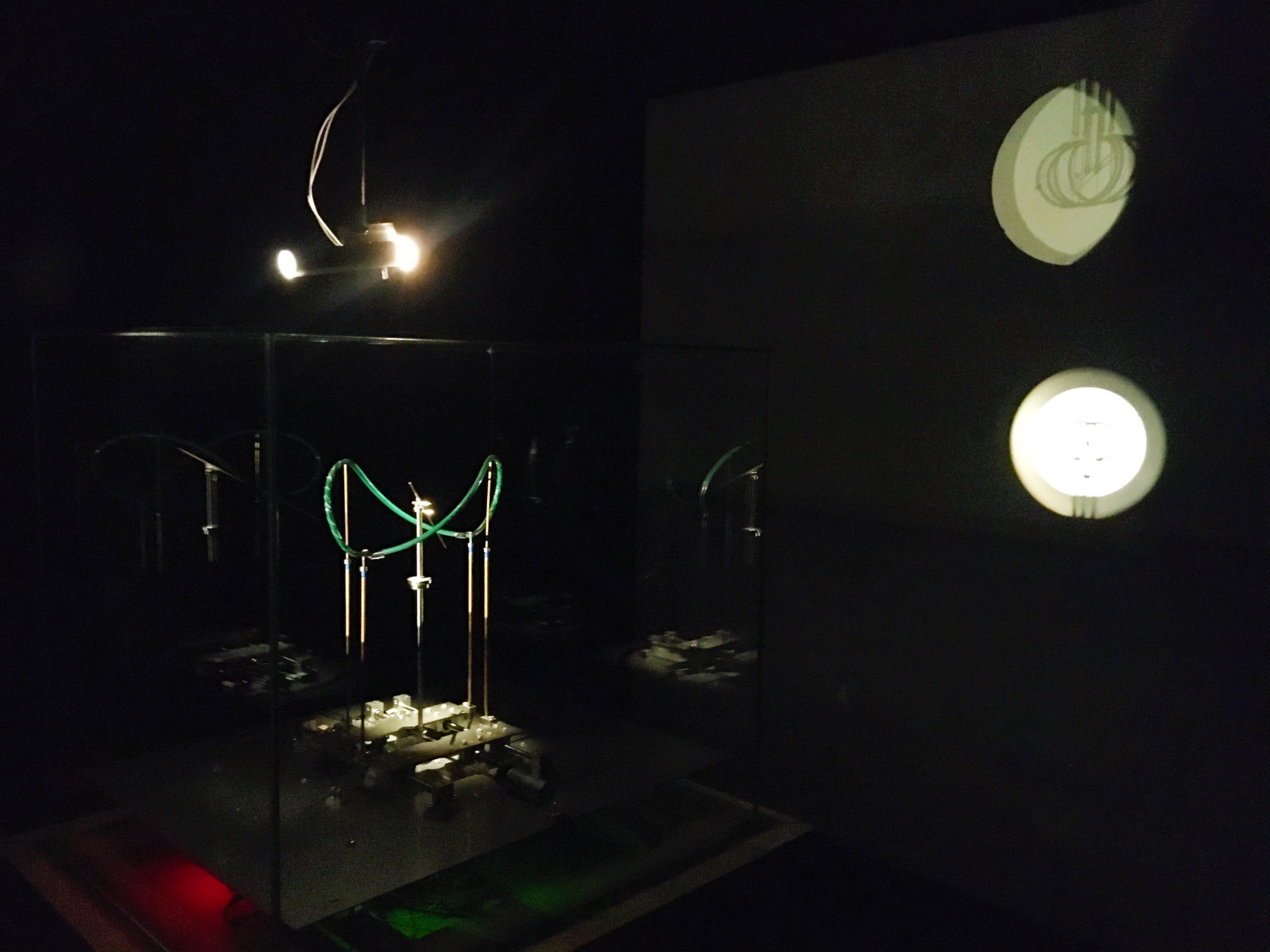 Csörgő Attila Óramű című installációja a Light Art Museum szeptember 14-én megnyílt új tárlatán