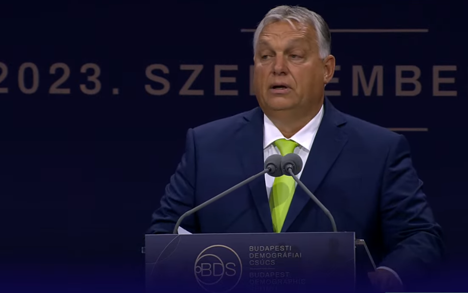 Orbán: Papa, mama, gyerekek, csupaszív szeretet