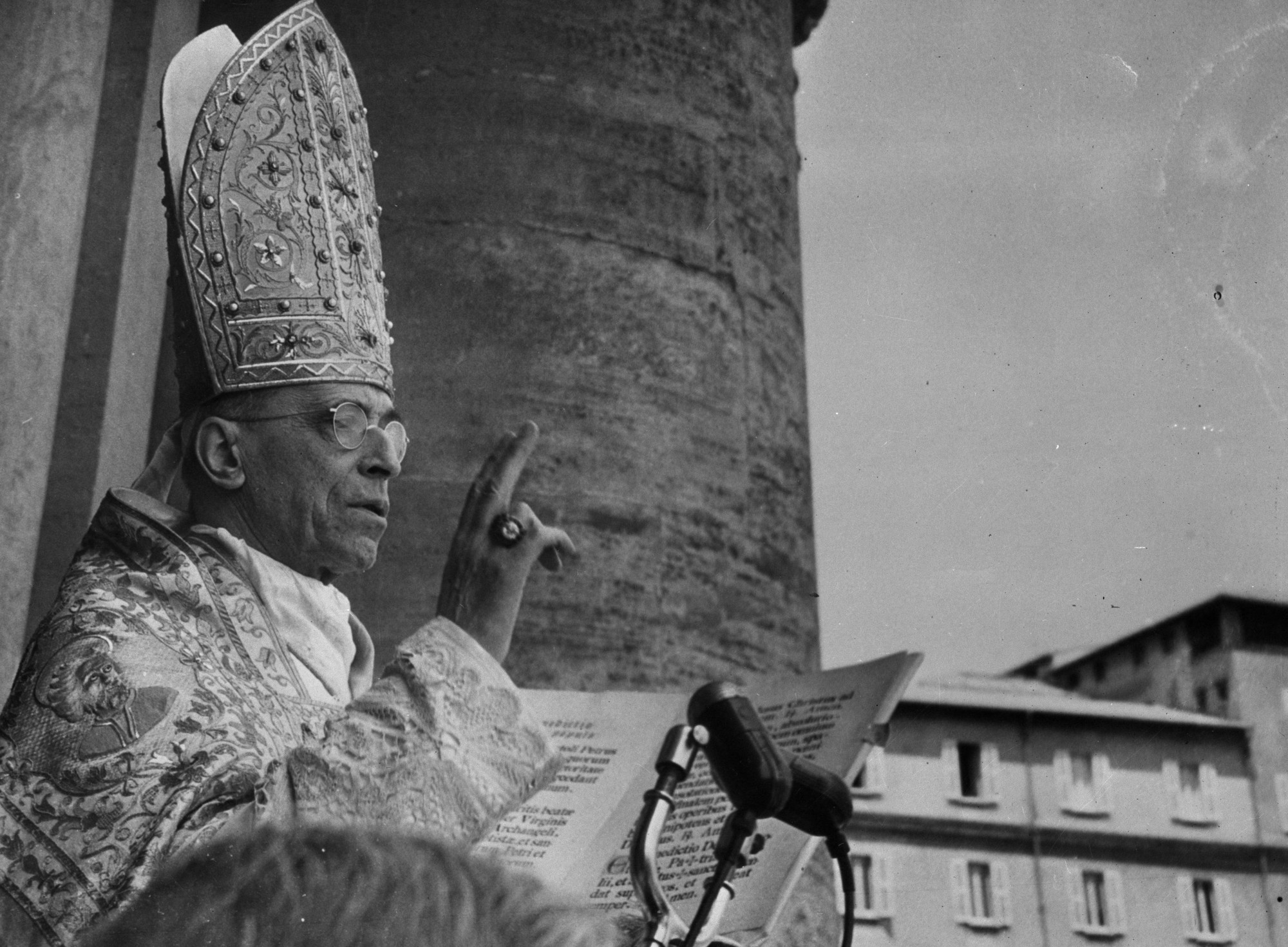 XII. Piusz pápa már elég korán tudhatott a zsidók tömeges elgázosításáról