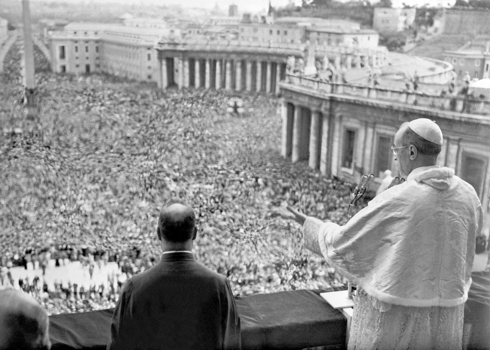 XII. Piusz beszédet mond a Mindszenty József melletti megmozdulűson 1948-ban