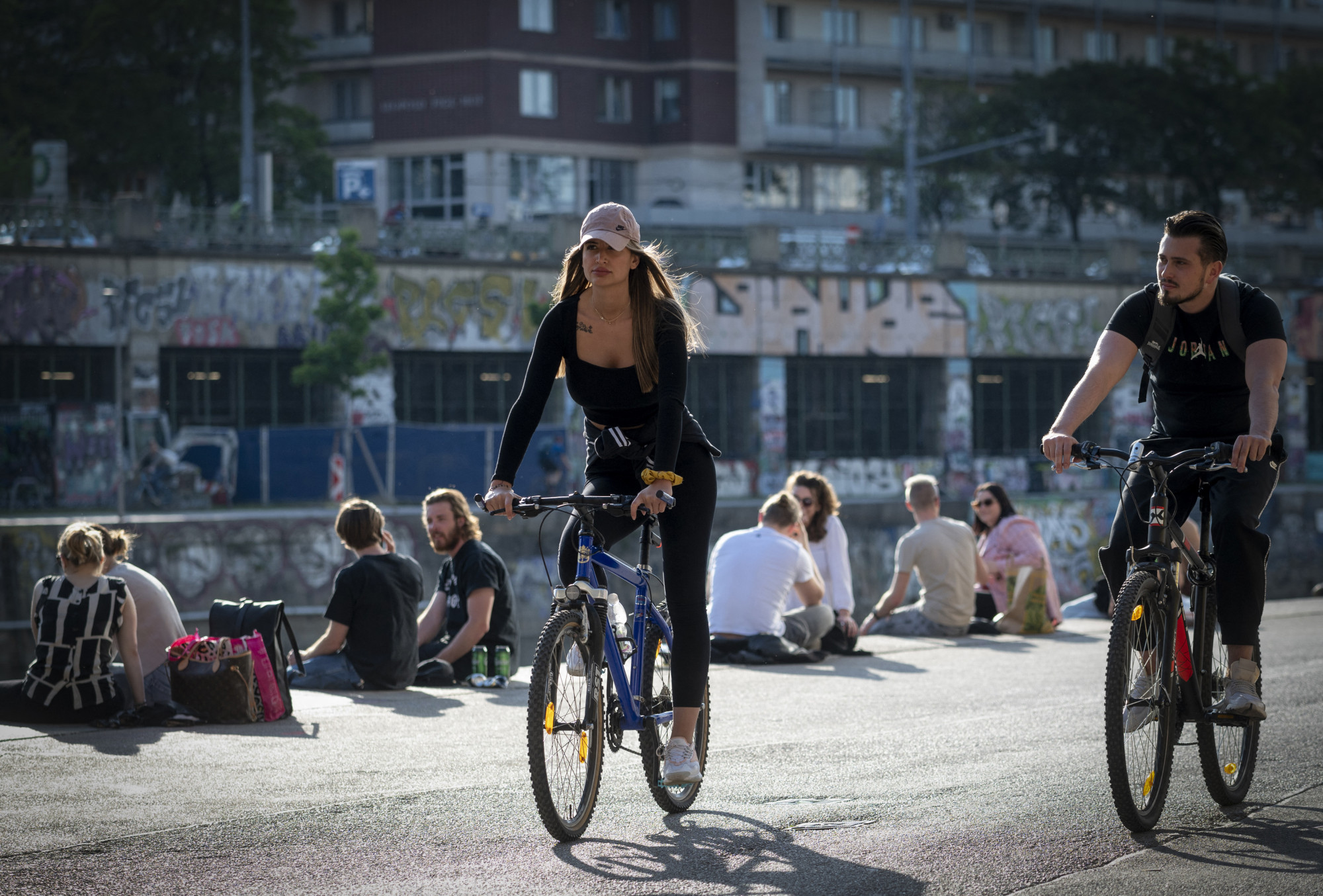 Budapesten még küzdeni kell a biciklisávokért, de a világ legélhetőbb városa, Bécs már régen a két kerékre és a két lábra szavazott