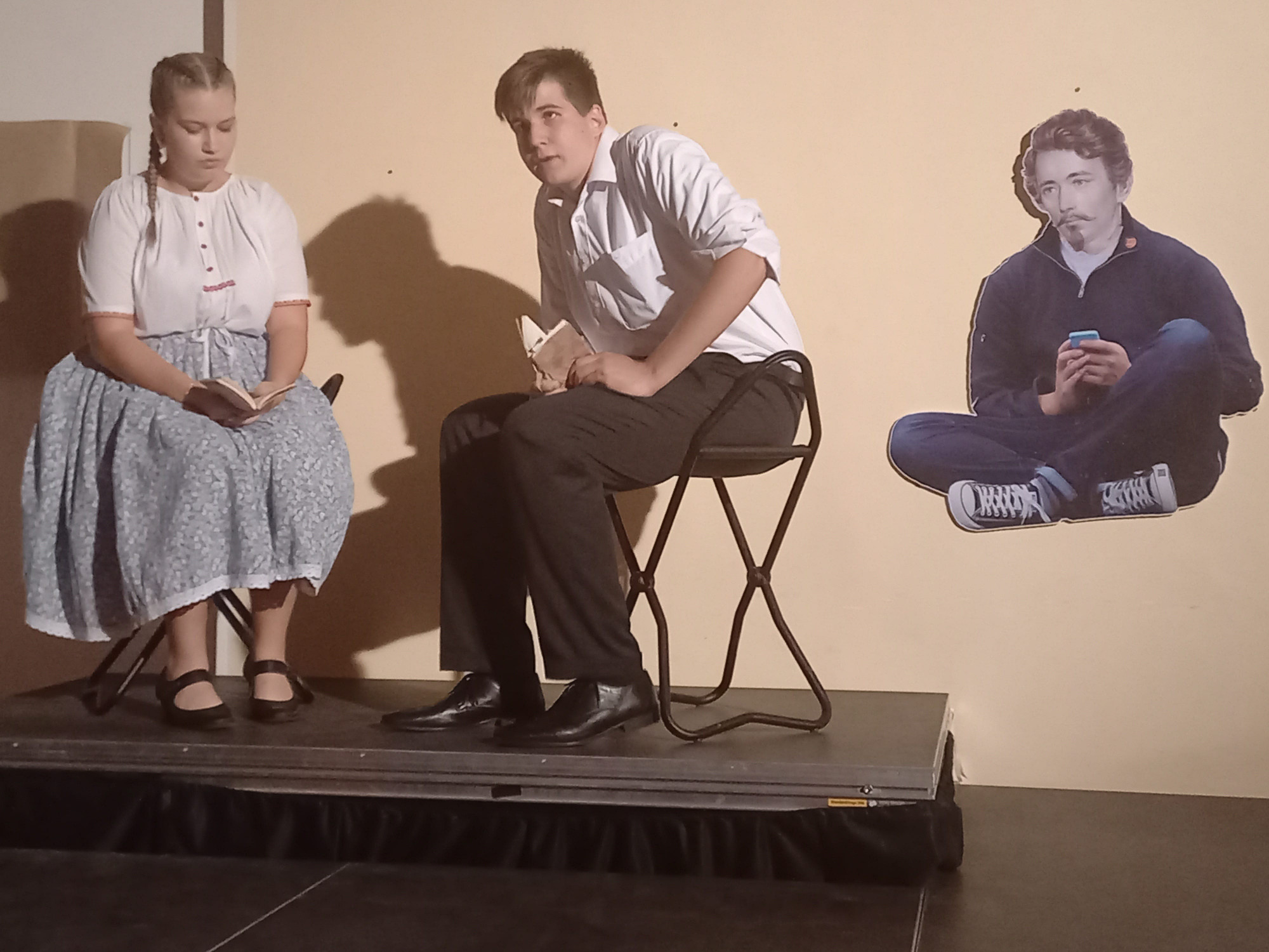 Az ifjú Petőfi (Bagi Mihály) és első szerelme, Emília (Tóth Loretta).